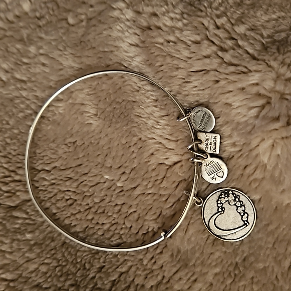 Alen and Ani heart bangle
